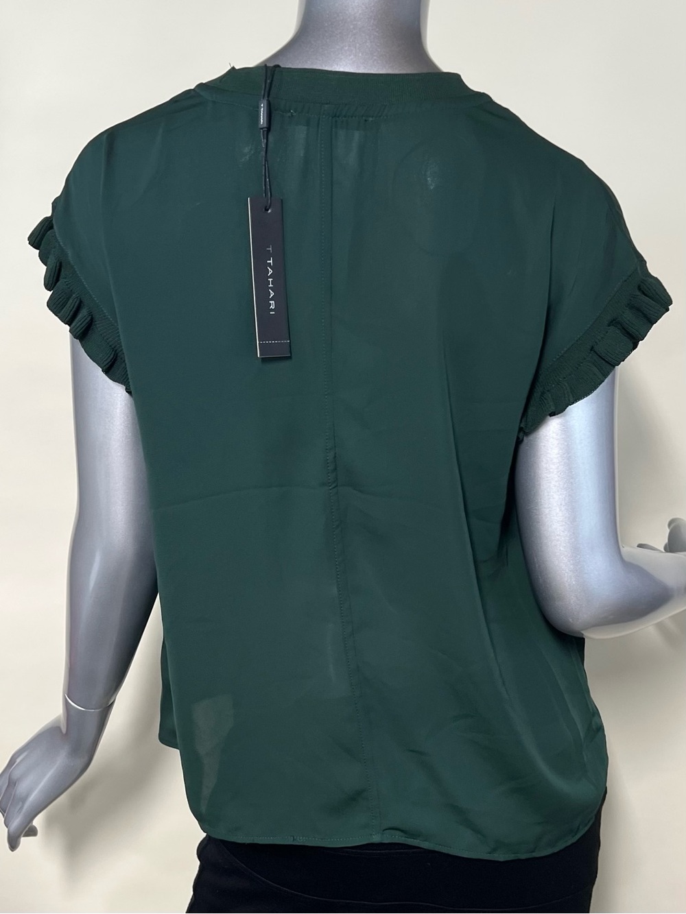 Tahari Women’s Medium Jungle Green Blouse High Neck Ribbed Trim Ruffle Top NEW - Picture 9 of 14
